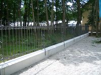 Erg�nzung eines unter Denkmalschutz stehenden Zaunes. Der neue Zaun ist verzinkt und lackiert